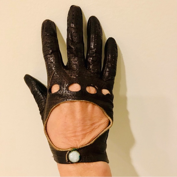 Accessories - Vintage brown drivers leather gloves. Good used condition. Estimate size: 6.5